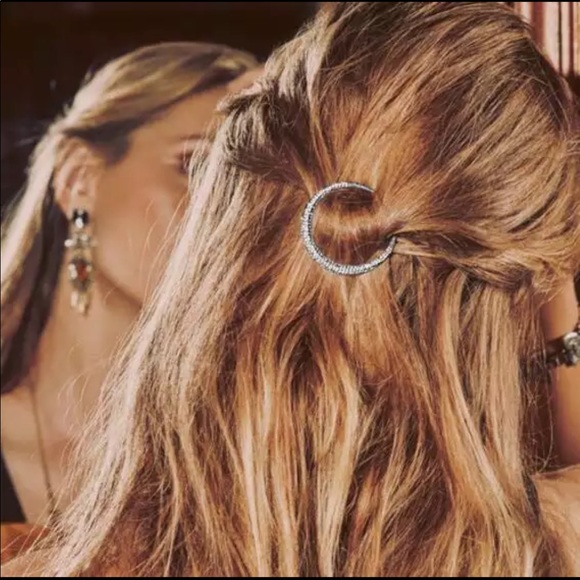 RESTOCKED! Celestial Starburst Hair Clips - Picture 2 of 3